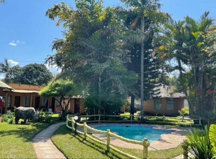 Reed Mat Lodge Lusaka Exterior photo
